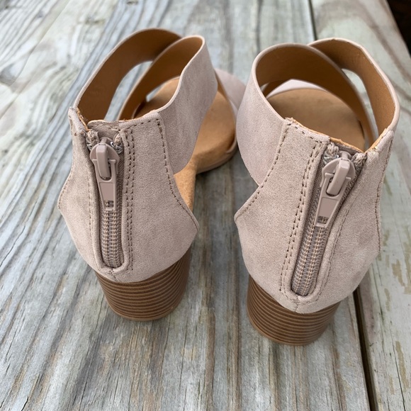 Qupid Doria Sandal | Taupe Zip Back - Picture 4 of 8